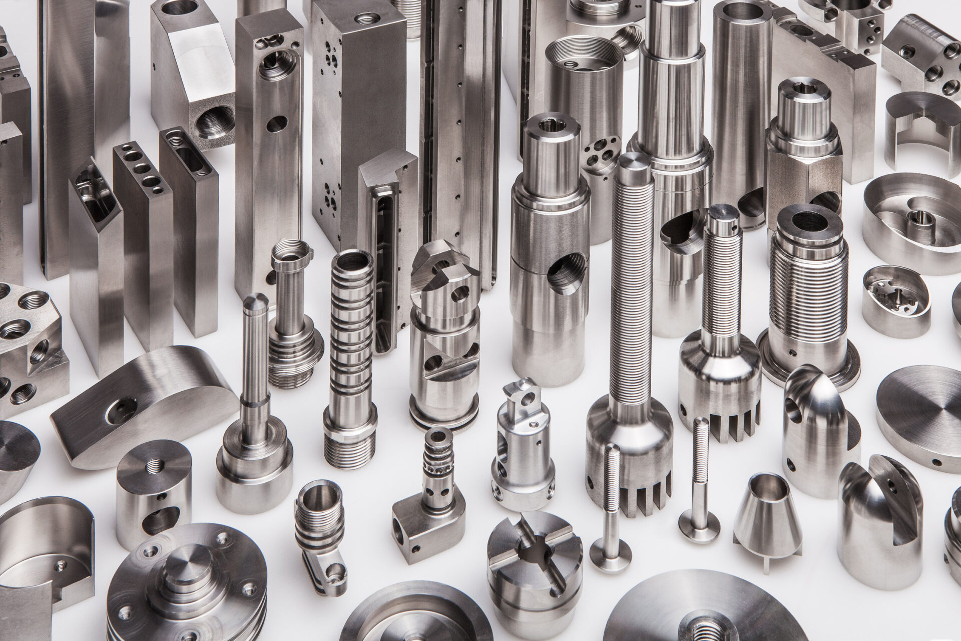 Particolari di arredo bagno in acciaio inox